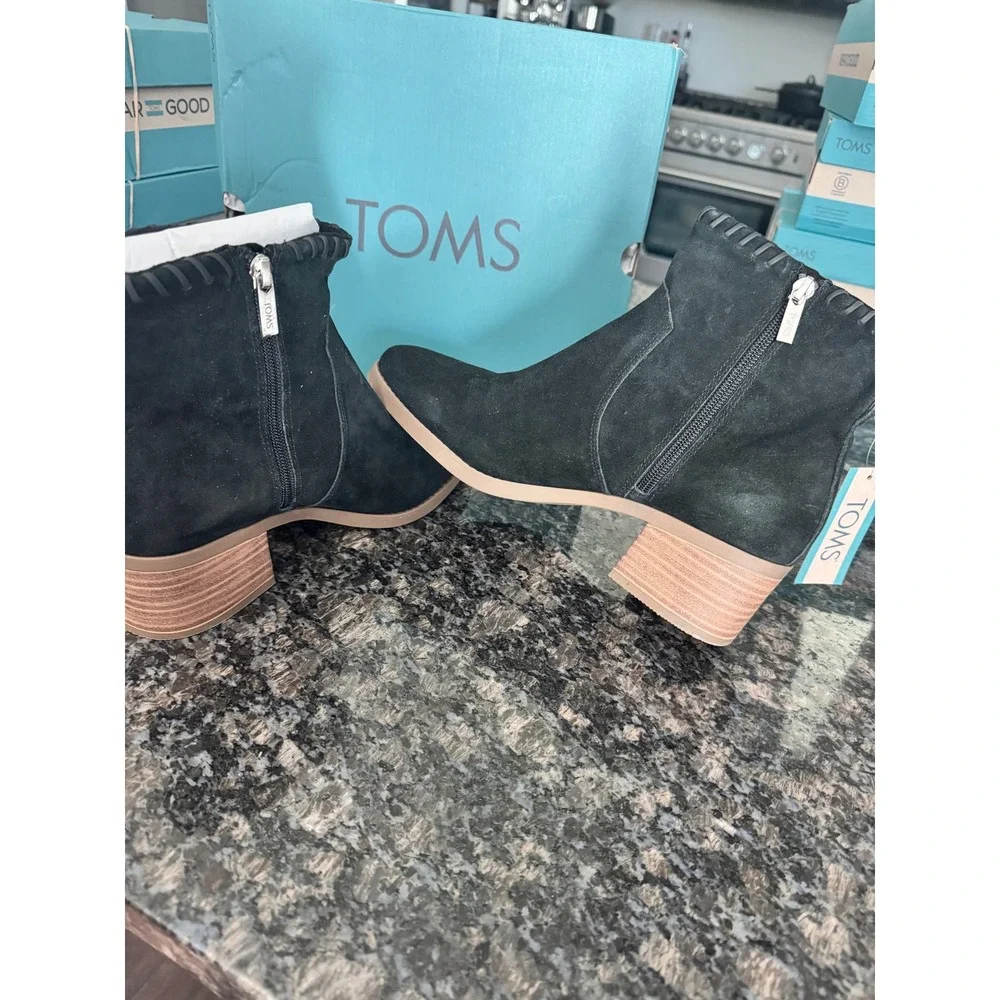 TOMS Delilah Black Suede Water Repellent Whipstitch Ankle Boots Womens 9 NEW‎